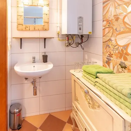 Sirius E In Center Of Cb Apartment *